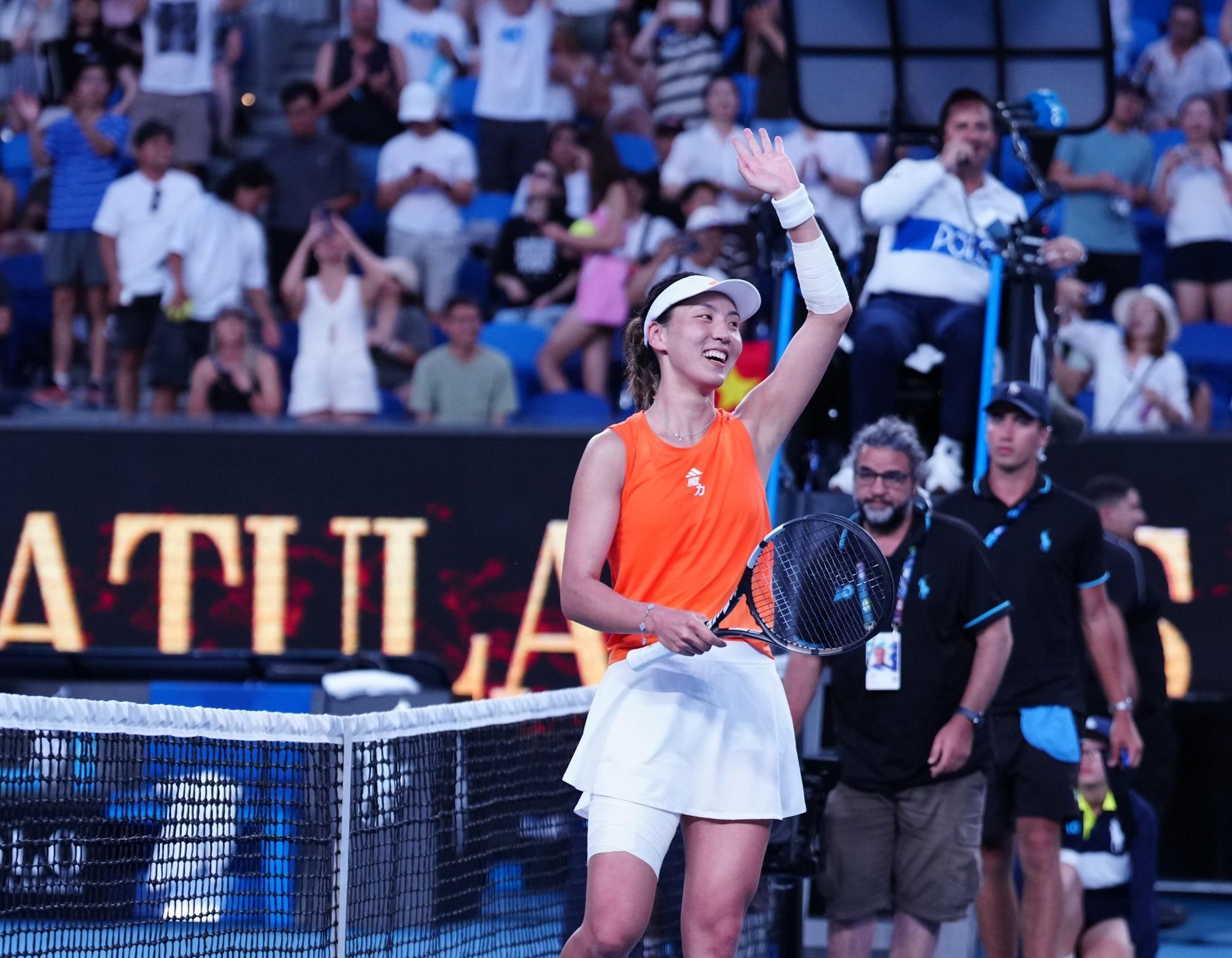 开云体育下载-又美又能打！王欣瑜2-0复仇+首进澳网16强：中国莎娃挥手微笑真甜